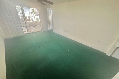 House in New Port Richey, Florida 2 bedrooms, 141.12 sq.m. № 1918567 - photo 11
