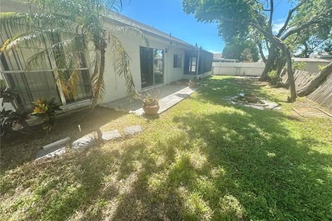 House in New Port Richey, Florida 2 bedrooms, 141.12 sq.m. № 1918567 - photo 2
