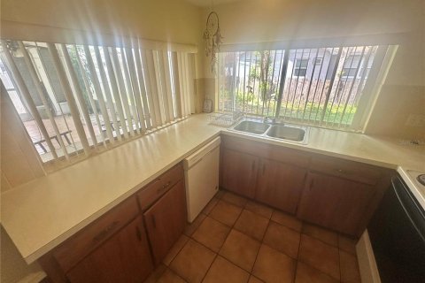 House in New Port Richey, Florida 2 bedrooms, 141.12 sq.m. № 1918567 - photo 6