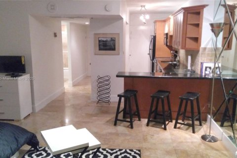 Condominio en venta en Miami Beach, Florida, 49.24 m2 № 1874305 - foto 5