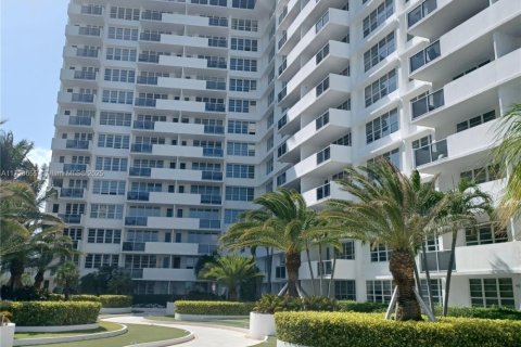 Condominio en venta en Miami Beach, Florida, 49.24 m2 № 1874305 - foto 1