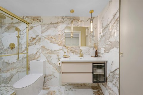 Condo in Miami Beach, Florida, 1 bedroom  № 2031673 - photo 14