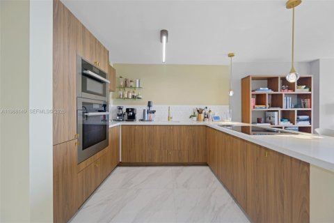 Condo in Miami Beach, Florida, 1 bedroom  № 2031673 - photo 10