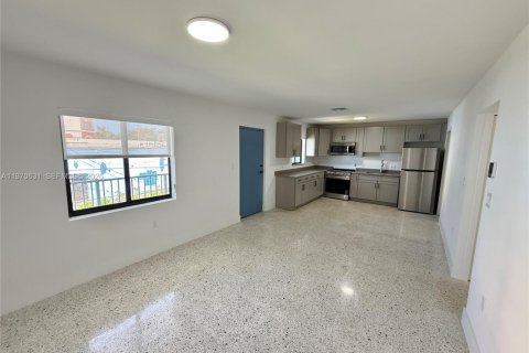 Condo in Miami, Florida, 2 bedrooms  № 2031329 - photo 6