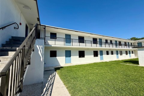 Condo in Miami, Florida, 2 bedrooms  № 2031329 - photo 1