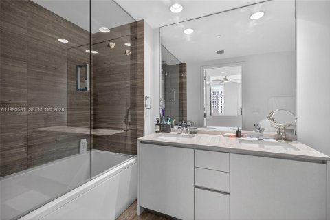 Condo in Miami, Florida, 2 bedrooms  № 2062783 - photo 15