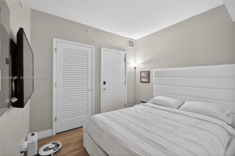 Condo in Miami, Florida, 2 bedrooms  № 2062783 - photo 16
