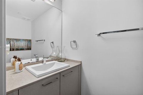 Condo in Miami, Florida, 2 bedrooms  № 2062783 - photo 18