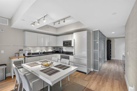 Condo in Miami, Florida, 2 bedrooms  № 2062783 - photo 6