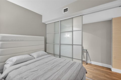 Condo in Miami, Florida, 2 bedrooms  № 2062783 - photo 17
