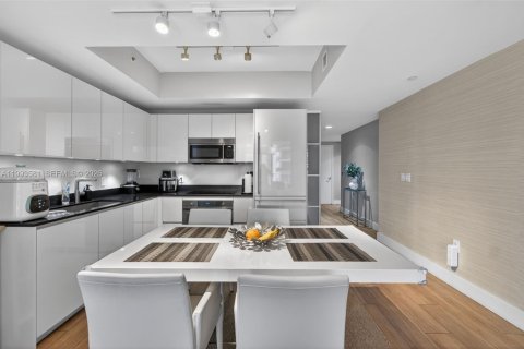 Condo in Miami, Florida, 2 bedrooms  № 2062783 - photo 4
