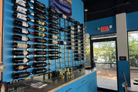 Commercial property in Doral, Florida № 1858684 - photo 2