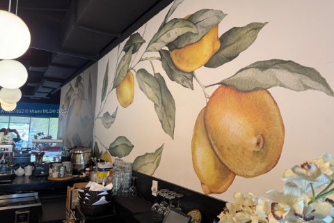 Commercial property in Doral, Florida № 1858684 - photo 4