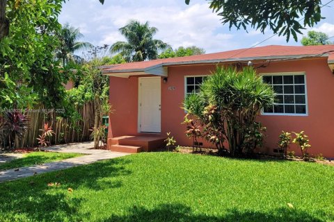 Casa en alquiler en Miami, Florida, 2 dormitorios, 102.19 m2 № 1839112 - foto 1