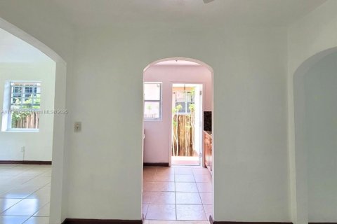 Casa en alquiler en Miami, Florida, 2 dormitorios, 102.19 m2 № 1839112 - foto 4