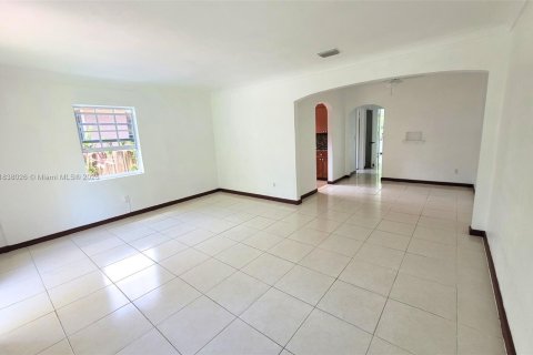 Casa en alquiler en Miami, Florida, 2 dormitorios, 102.19 m2 № 1839112 - foto 5