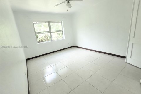 Casa en alquiler en Miami, Florida, 2 dormitorios, 102.19 m2 № 1839112 - foto 11