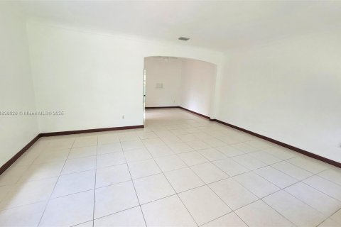Casa en alquiler en Miami, Florida, 2 dormitorios, 102.19 m2 № 1839112 - foto 2
