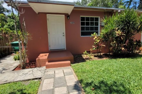 Casa en alquiler en Miami, Florida, 2 dormitorios, 102.19 m2 № 1839112 - foto 13