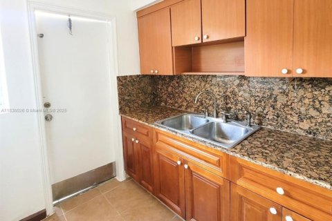 Casa en alquiler en Miami, Florida, 2 dormitorios, 102.19 m2 № 1839112 - foto 7
