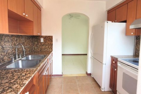 Casa en alquiler en Miami, Florida, 2 dormitorios, 102.19 m2 № 1839112 - foto 6