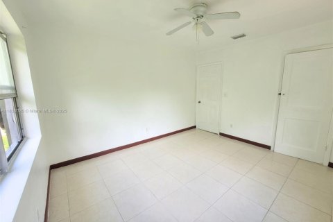 Casa en alquiler en Miami, Florida, 2 dormitorios, 102.19 m2 № 1839112 - foto 9