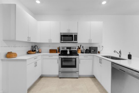 Townhouse in Homestead, Florida 3 bedrooms, 159.98 sq.m. № 1952467 - photo 6