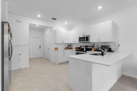 Townhouse in Homestead, Florida 3 bedrooms, 159.98 sq.m. № 1952467 - photo 8