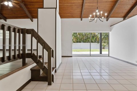 House in Cutler Bay, Florida 5 bedrooms, 315.87 sq.m. № 2035130 - photo 27