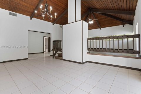 House in Cutler Bay, Florida 5 bedrooms, 315.87 sq.m. № 2035130 - photo 30