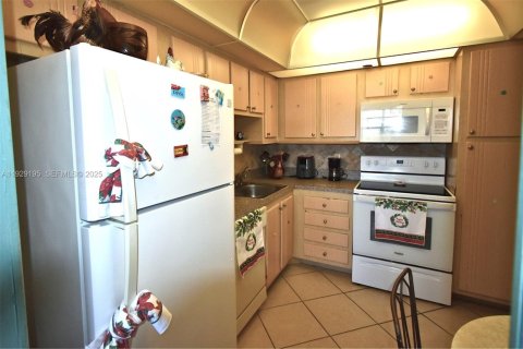 Condominio en venta en Pembroke Pines, Florida, 1 dormitorio, 72.46 m2 № 2076910 - foto 2