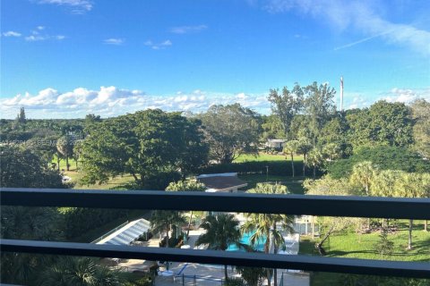 Condominio en venta en Pembroke Pines, Florida, 1 dormitorio, 72.46 m2 № 2076910 - foto 19