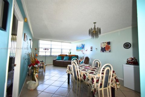 Condominio en venta en Pembroke Pines, Florida, 1 dormitorio, 72.46 m2 № 2076910 - foto 13