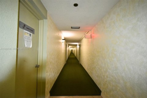 Condominio en venta en Pembroke Pines, Florida, 1 dormitorio, 72.46 m2 № 2076910 - foto 22