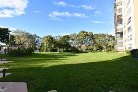 Condominio en venta en Pembroke Pines, Florida, 1 dormitorio, 72.46 m2 № 2076910 - foto 30