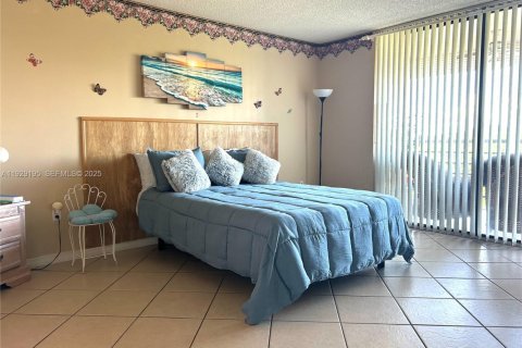 Condominio en venta en Pembroke Pines, Florida, 1 dormitorio, 72.46 m2 № 2076910 - foto 3
