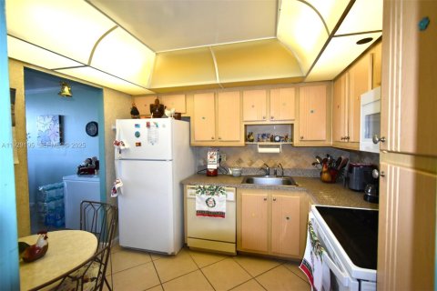 Condominio en Pembroke Pines, Florida, 1 dormitorio № 2076910