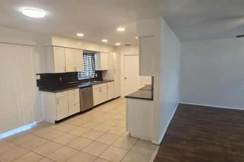 Villa ou maison à louer à Punta Gorda, Floride: 2 chambres, 97.73 m2 № 1866482 - photo 4