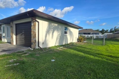 Villa ou maison à louer à Punta Gorda, Floride: 2 chambres, 97.73 m2 № 1866482 - photo 2