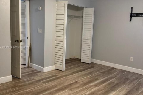 Casa en alquiler en Port St. Lucie, Florida, 2 dormitorios, 101.17 m2 № 2008901 - foto 8