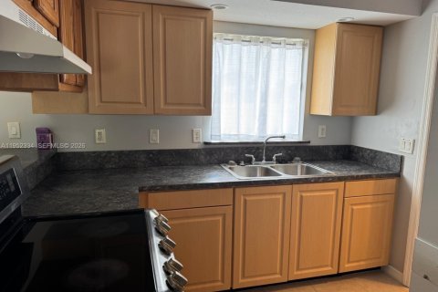 Casa en alquiler en Port St. Lucie, Florida, 2 dormitorios, 101.17 m2 № 2008901 - foto 2