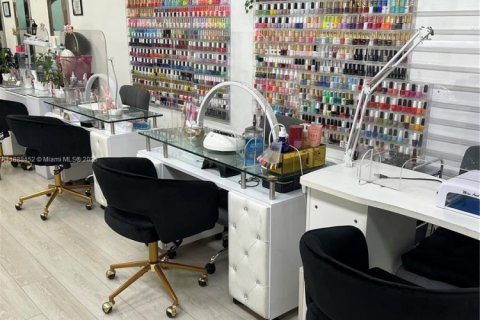 Commercial property in Miami, Florida № 1942314 - photo 5