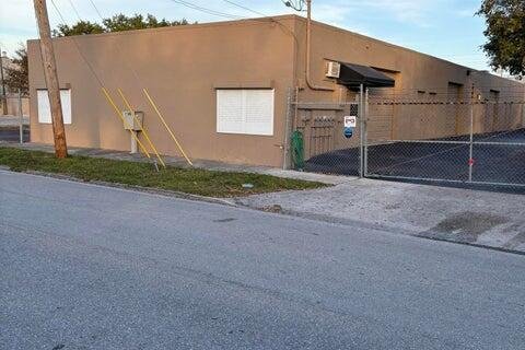 Commercial property in West Palm Beach, Florida № 1139343 - photo 1