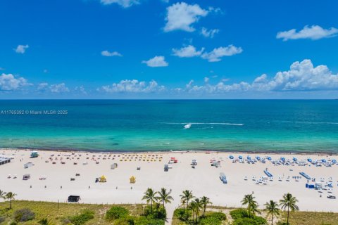 Condo in Miami Beach, Florida, 2 bedrooms  № 1737934 - photo 2