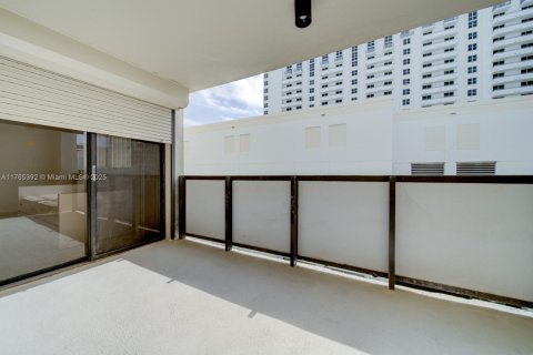 Condo in Miami Beach, Florida, 2 bedrooms  № 1737934 - photo 27