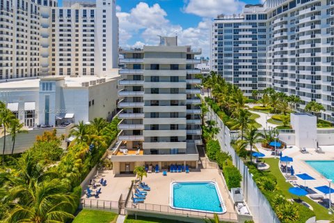 Condo in Miami Beach, Florida, 2 bedrooms  № 1737934 - photo 11