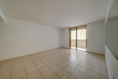 Condo in Miami Beach, Florida, 2 bedrooms  № 1737934 - photo 19
