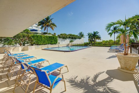 Condo in Miami Beach, Florida, 2 bedrooms  № 1737934 - photo 12