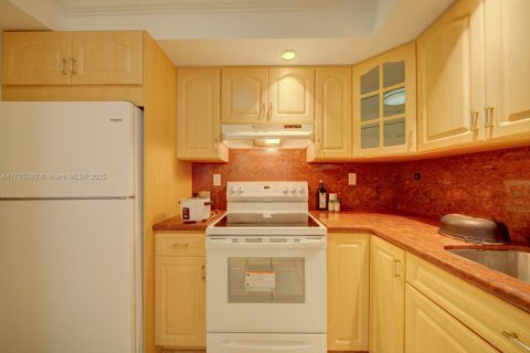 Condo in Miami Beach, Florida, 2 bedrooms  № 1737934 - photo 16
