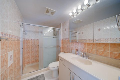 Condo in Miami Beach, Florida, 2 bedrooms  № 1737934 - photo 6